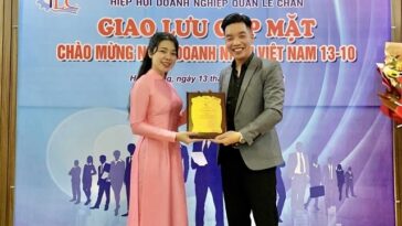 MC Huy Khánh: “Đổi mới để đột phá, vươn cao và vươn xa – là những ‘cú hích’ mà tôi theo đuổi”.