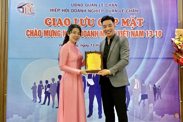 MC Huy Khánh: “Đổi mới để đột phá, vươn cao và vươn xa – là những ‘cú hích’ mà tôi theo đuổi”.